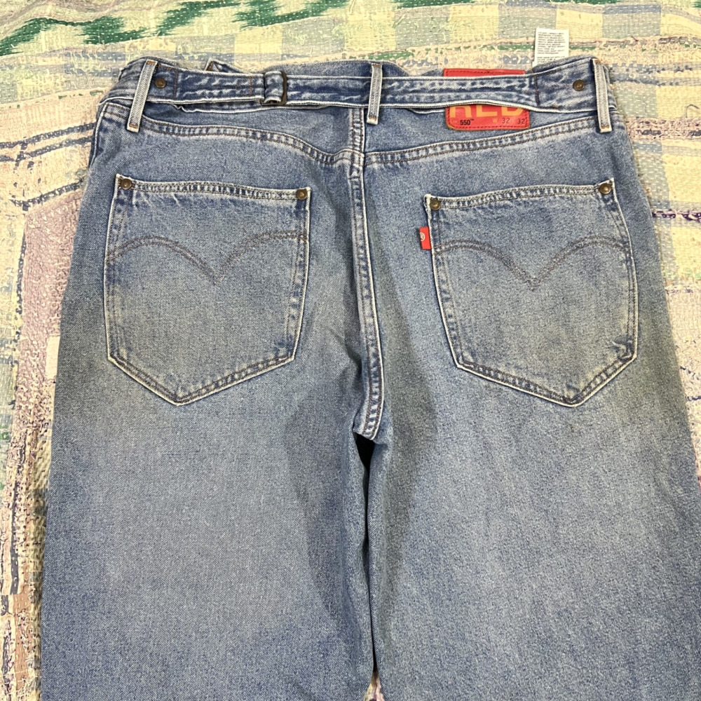 Vintage Levi’s Red 550 buckle back Relaxed Fit Jeans 32x32